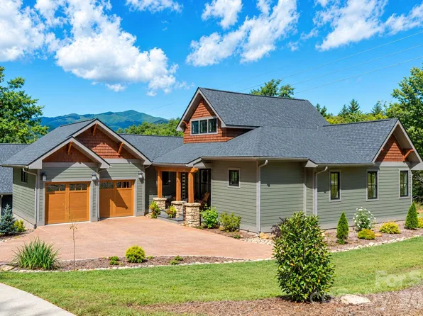 18 Old Lafayette Ln, Black Mountain, NC 28711