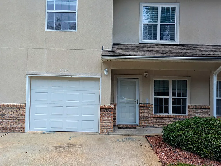 1537 Bentley Cir — Photo 1