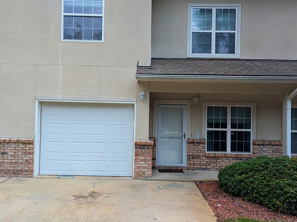 1537 Bentley Cir
