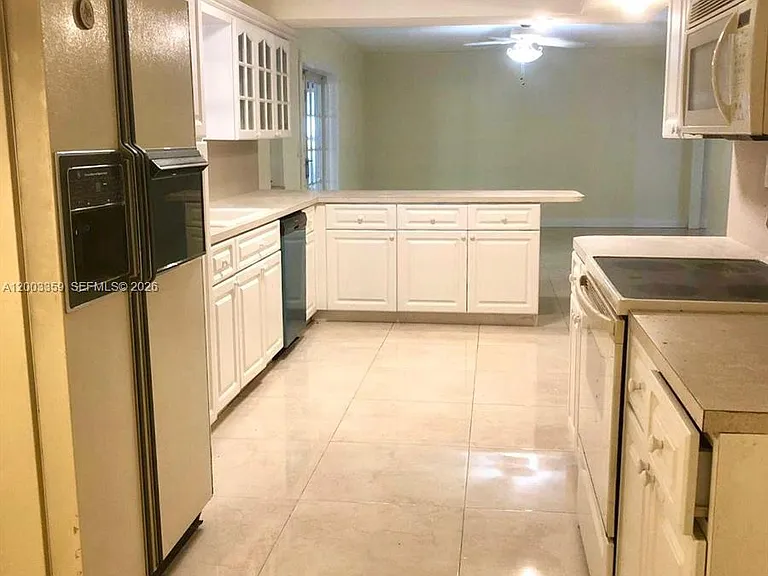 4900 SW 36th Ct — Photo 5