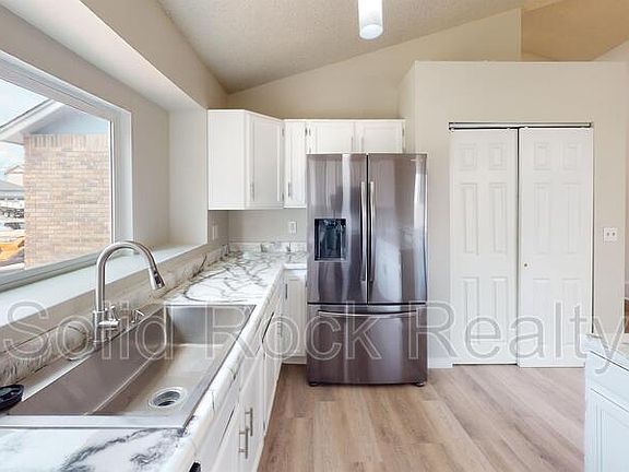4th image of 1720 Leoti Dr