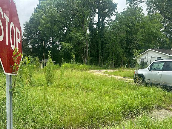 3rd image of 288 Nancy Dr