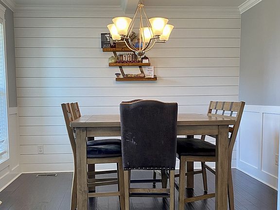 5th image of 1132 Hilliard Ln