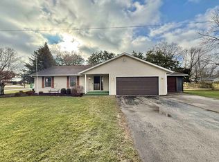 102 W McNair St, Winnebago, IL 61088