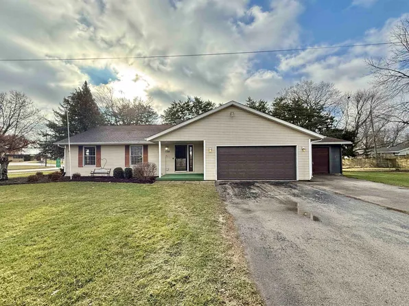 102 W McNair St, Winnebago, IL 61088