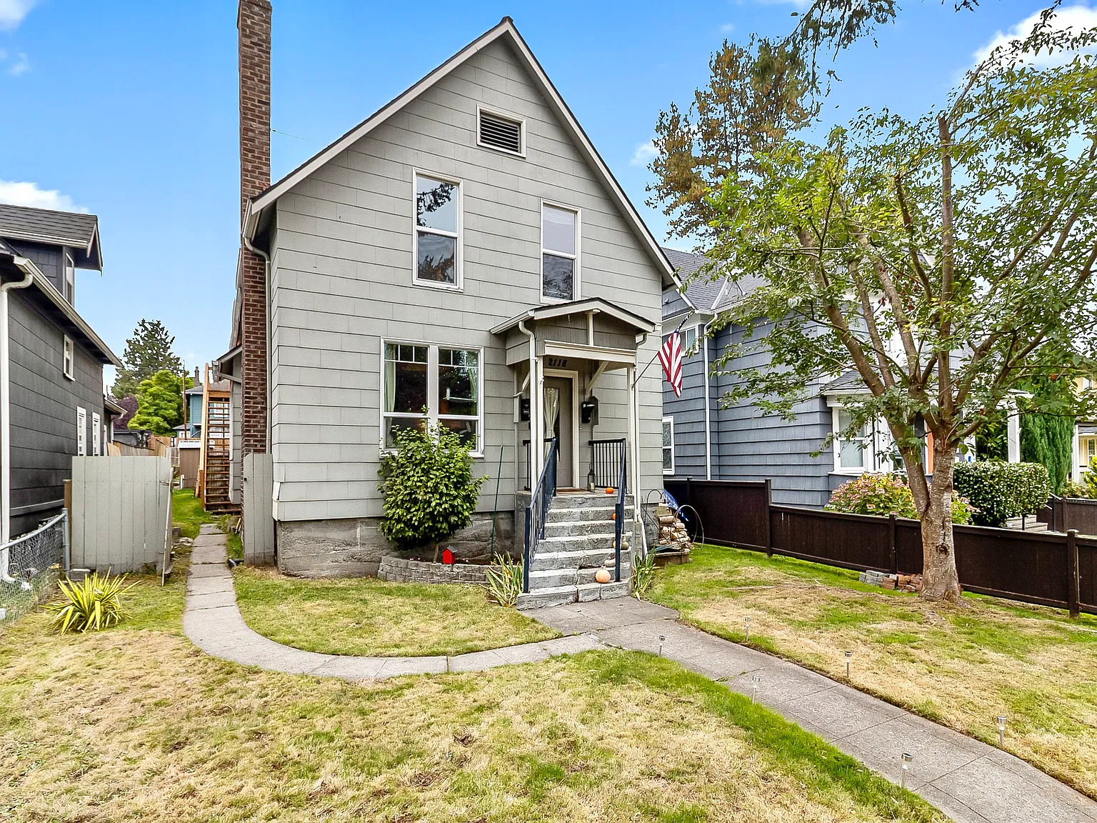 2118 Hoyt Avenue - 2 — Photo 1