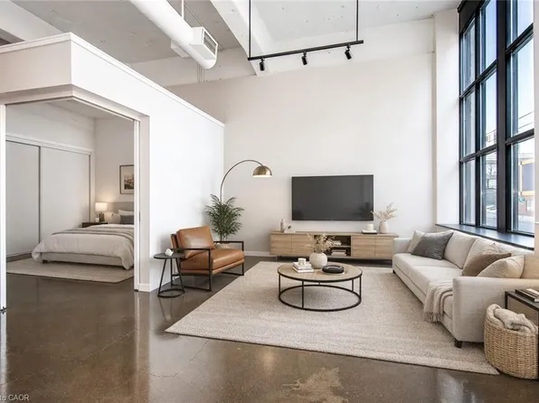 410 King St W #104, Kitchener, ON N2G 1C3