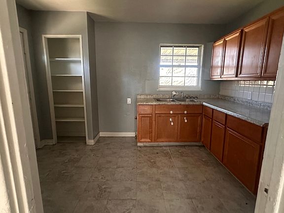 3rd image of 111 LANGFORD PL