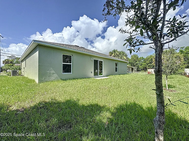 144 Roosevelt St — Photo 26