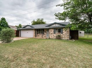 935 Easy St, Grapevine, TX 76051