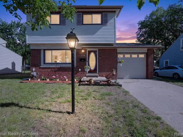 34472 Phyllis St, Wayne, MI 48184