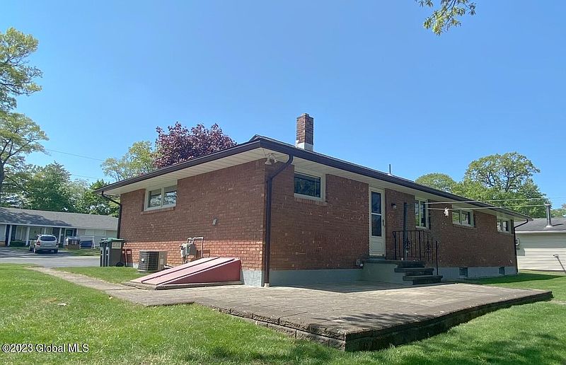 3rd image of 78 Woodlawn Drive