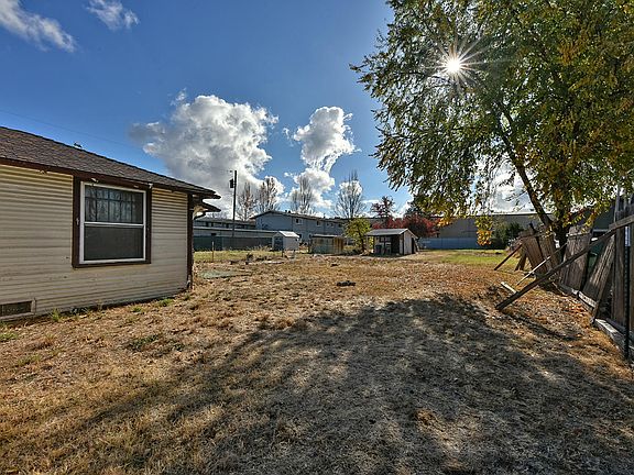 5th image of 616 Berrydale Ave