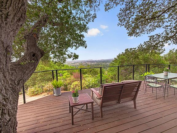 5th image of 556 Montecito Boulevard