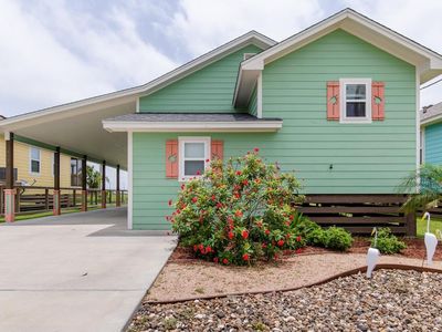 1012 S Live Oak St, Rockport, TX, 78382