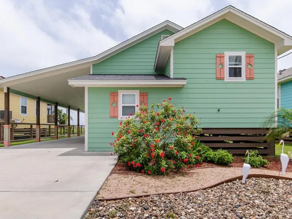 1012 S Live Oak St, Rockport, TX 78382