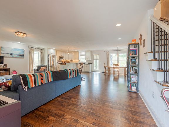 5th image of 704 Bradford Cir