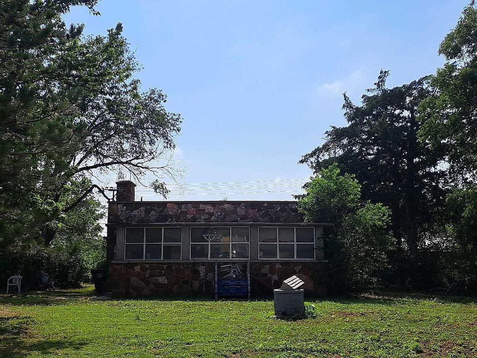 2nd image of 1001 N Market Ave