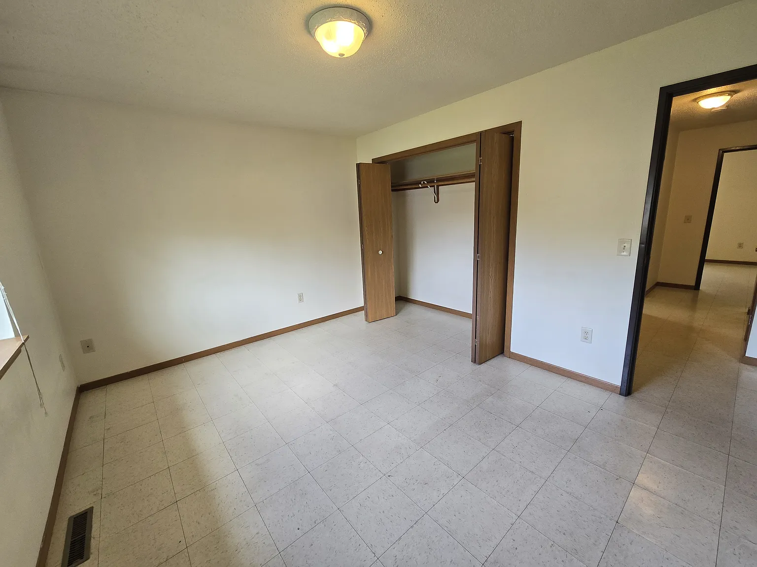 6 bed, $1,575 — Photo 2