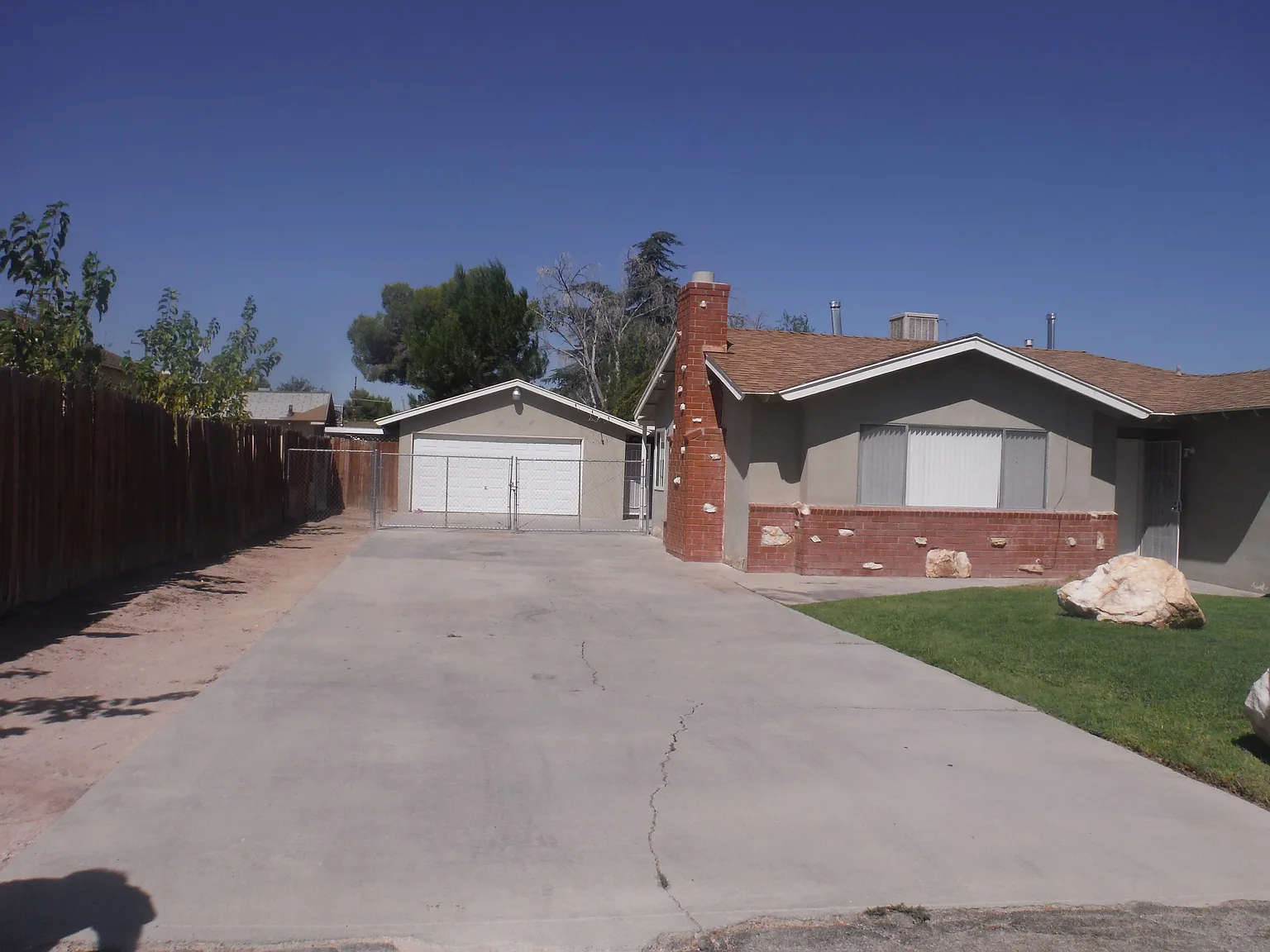 2 bed, 1075 sqft, $2,200 — Photo 1
