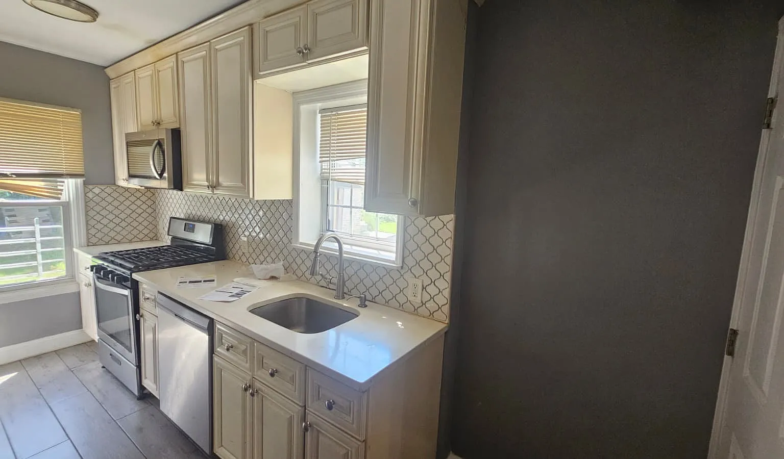 2 bed, 700 sqft, $2,600 — Photo 1