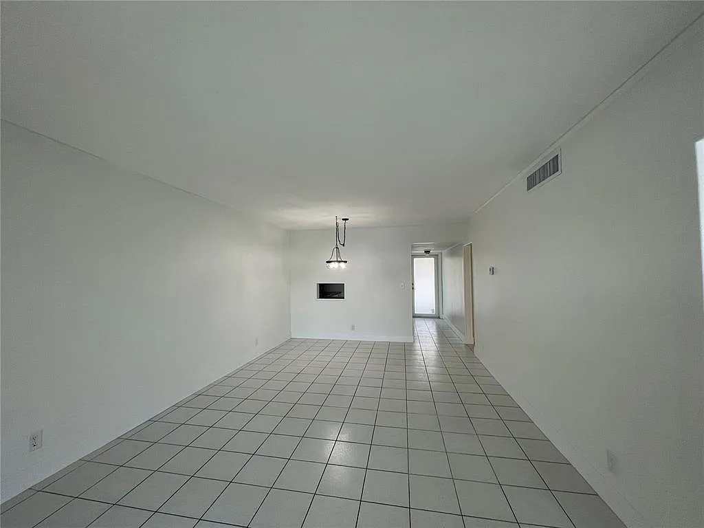 2 bed, 2.0 bath, 1025 sqft, $2,200 — Photo 4