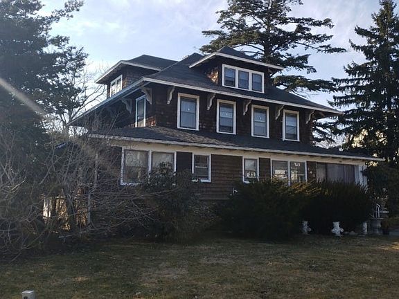 5th image of 240 N Ocean Ave
