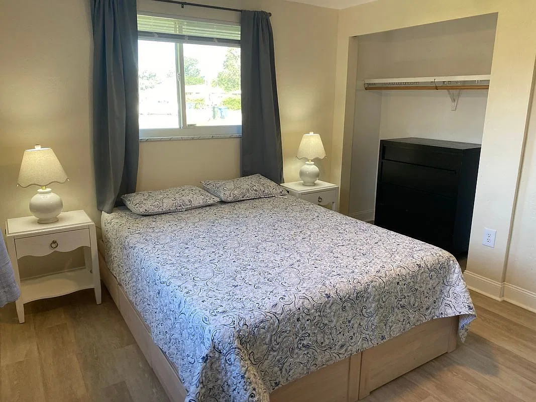 1 bed, 1.0 bath, 110 sqft, $900 — Photo 3