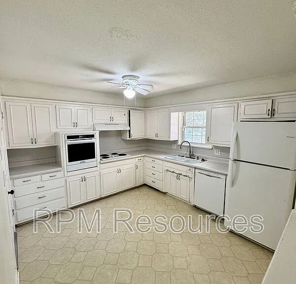 405 Walnut Ave — Photo 5