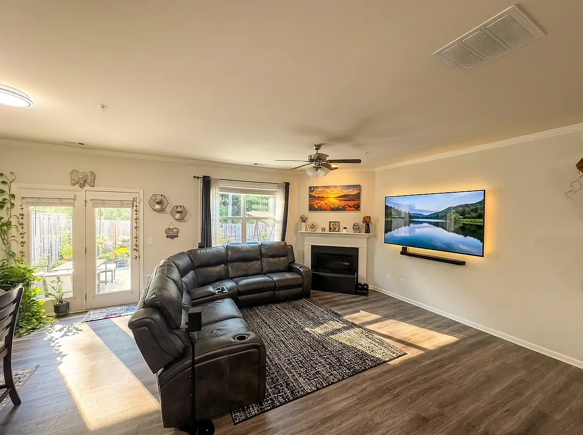 3 bed, 2.5 bath, 1989 sqft, $2,700 — Photo 4