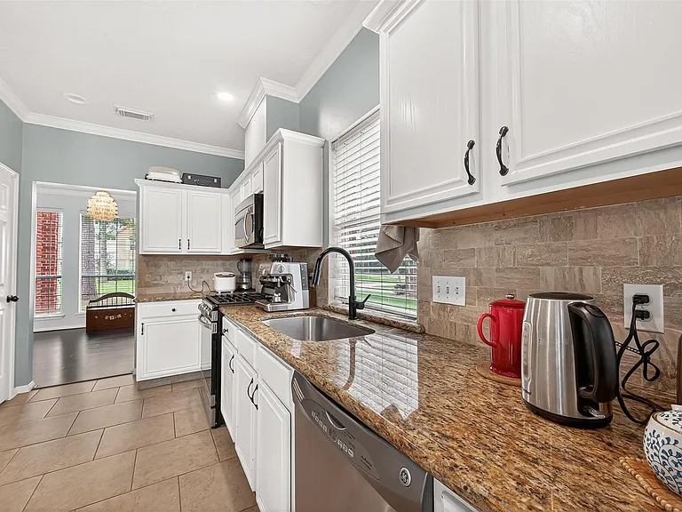 2910 Barton Meadow Ln — Photo 16