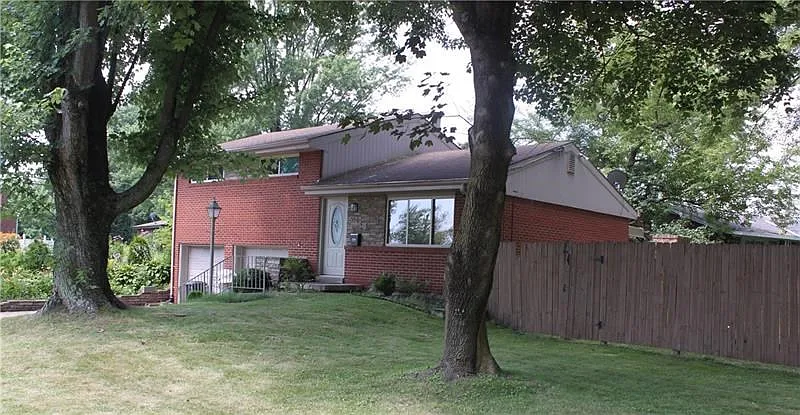 515 Fieldstone Dr photo 1