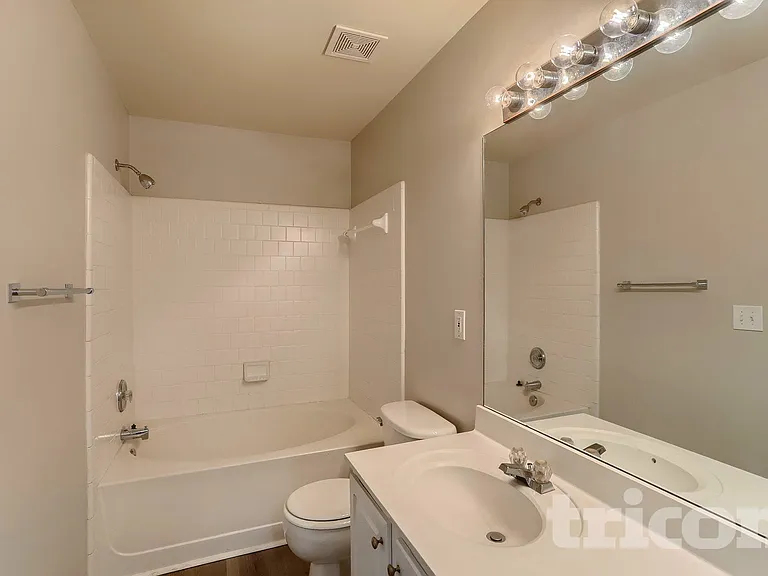 4014 Howell Park Rd — Photo 3