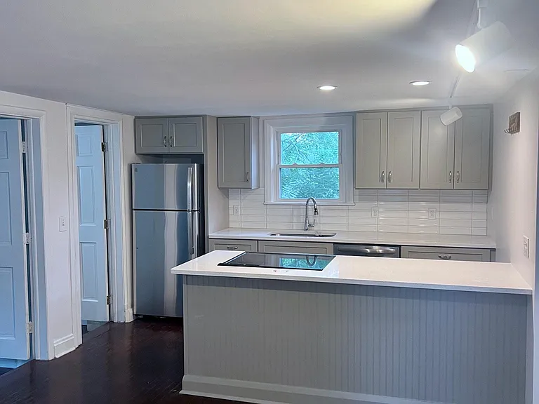 60 Carlton St #2 — Photo 2