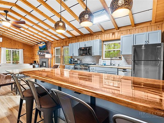 3rd image of 102 Teaberry Trail