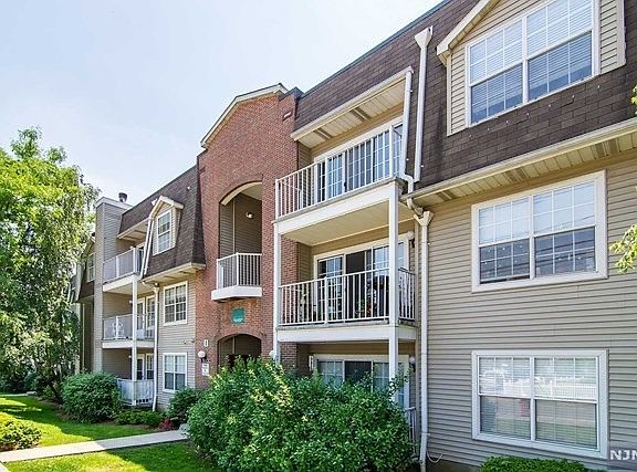 2nd image of 38 Garden Pl APT 113