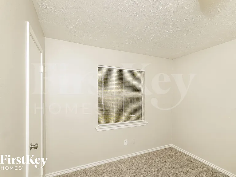 19903 Mountain Dale Dr — Photo 15