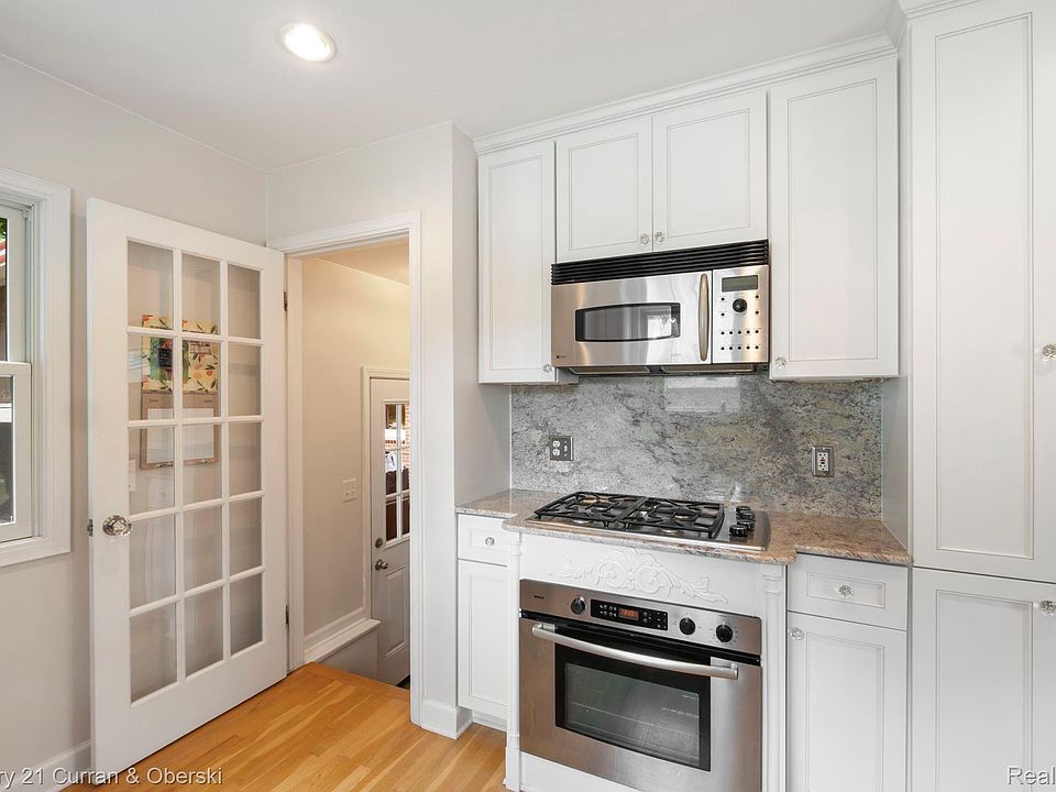 551 N Evergreen St, photo 19