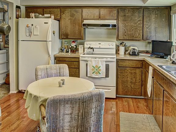4th image of 2815 NE Fernwood Ct