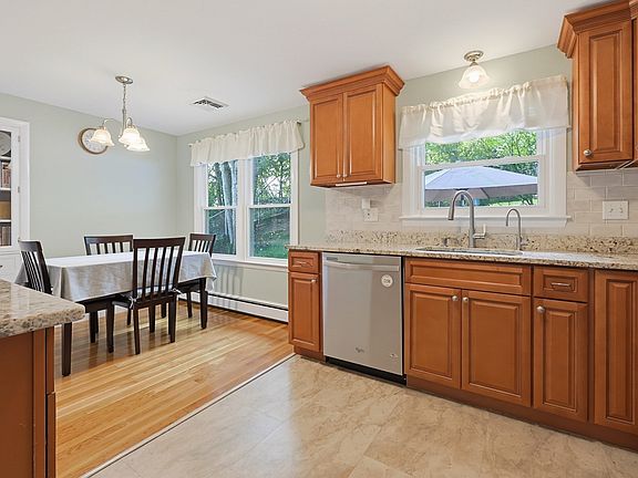 5th image of 49 Walnut St