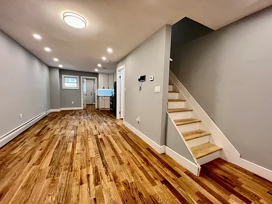 Sold by MQ Realty LLC | media 2