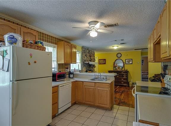 4th image of 4904 Colorado Blvd