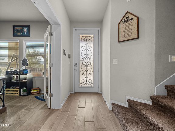 5th image of 956 Clapham St