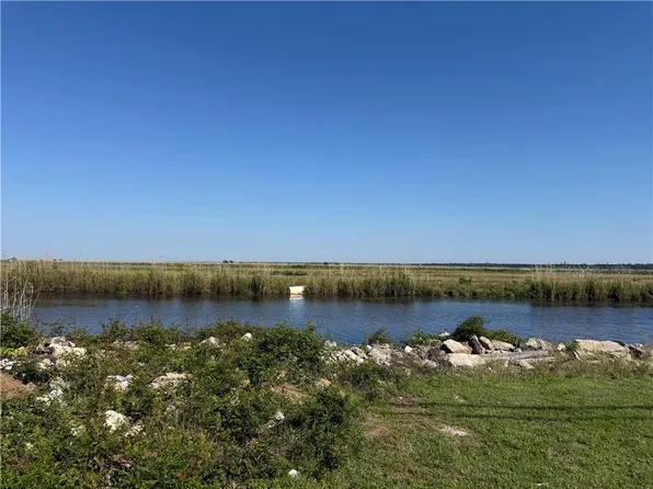 4591 Pontchartrain Dr, Slidell, LA 70458