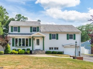 20 Appletree Ln, Morris Plains, NJ 07950