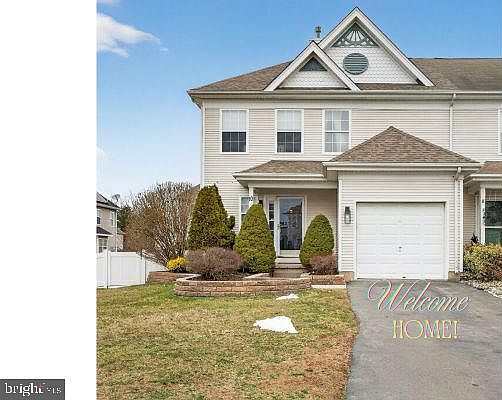 1st image of 10 Stratford Ct
