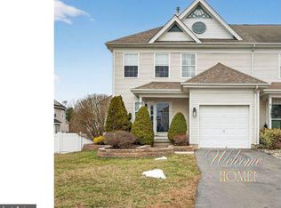 10 Stratford Ct, Burlington, NJ 08016