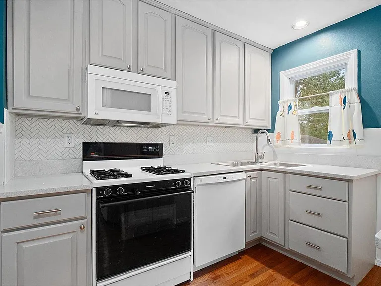 2311 Goodale Ave — Photo 6