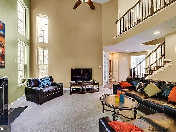 3rd image of 3014 Lake Forest Dr