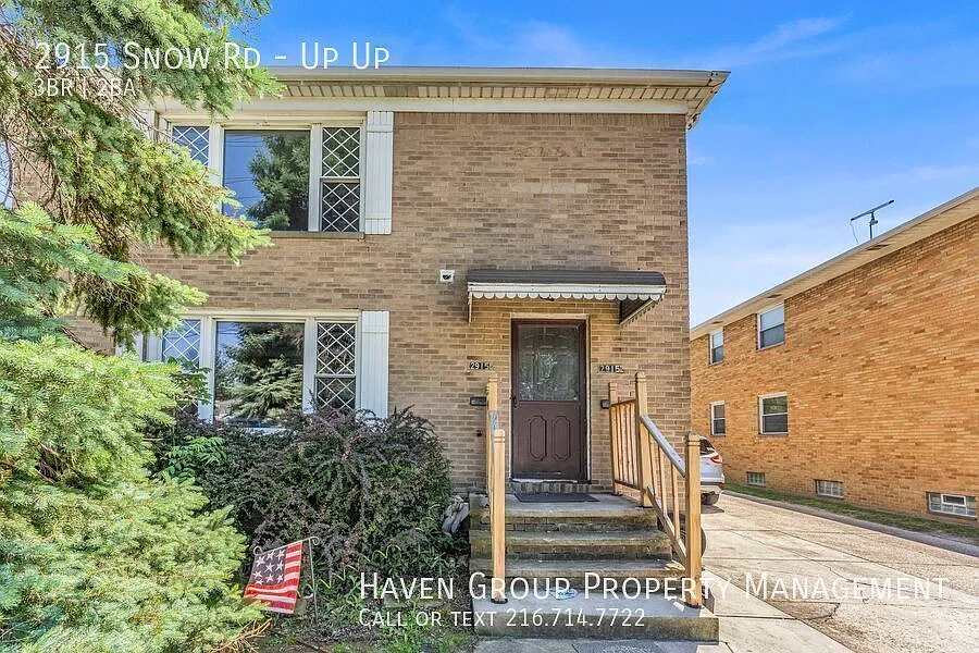 2915 Snow Rd | UP, Parma, Ohio, 44134 - Spacious 3-bed 1.5-bath multi-family home! — Photo 2